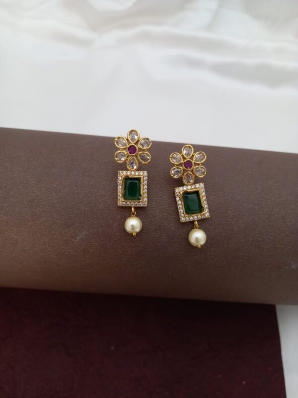 Premium Antique Finish Flower Earring ER525