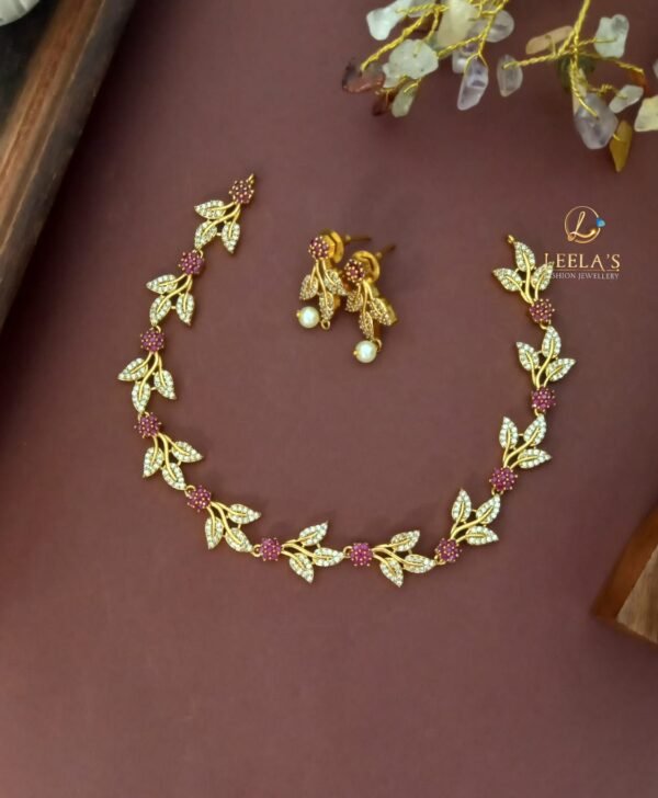 Lovely Leaf Pattern Necklace NC927